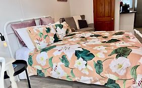 Short Stay- Your Own Guesthouse!